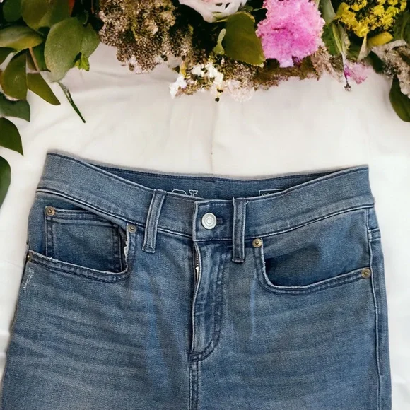 Vineyard Vines Women’s Jeans - Picture 2 of 8